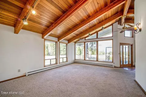Living - 418 Timberline Dr, Sagle, ID 83860 photo 8 of 10