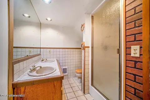 Bath - 418 Timberline Dr, Sagle, ID 83860 photo 4 of 4