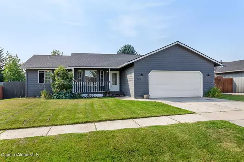 1042 W Tanager Ave, Hayden, ID 83835