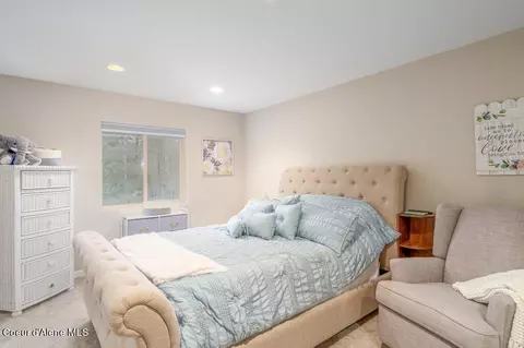 Bedroom - 461 Paradise Ln, Pinehurst, ID 83850 photo 2 of 6