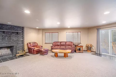 Living - 461 Paradise Ln, Pinehurst, ID 83850 photo 6 of 10