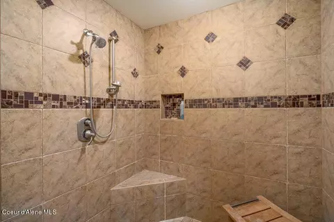 Bath - 461 Paradise Ln, Pinehurst, ID 83850 photo 8 of 9