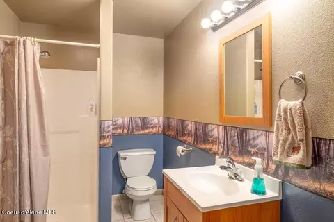 Bath - 461 Paradise Ln, Pinehurst, ID 83850 photo 5 of 9