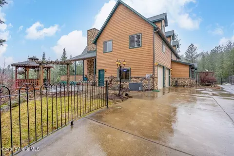 Exterior - 461 Paradise Ln, Pinehurst, ID 83850 photo 7 of 13