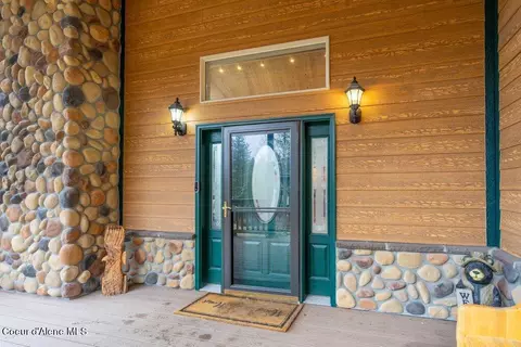 Exterior - 461 Paradise Ln, Pinehurst, ID 83850 photo 4 of 13