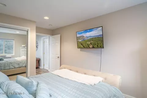 Bedroom - 461 Paradise Ln, Pinehurst, ID 83850 photo 1 of 6
