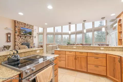 Kitchen - 461 Paradise Ln, Pinehurst, ID 83850 photo 3 of 4