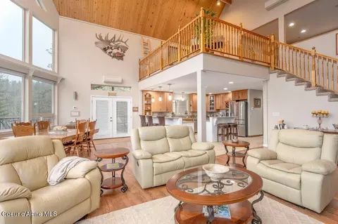Living - 461 Paradise Ln, Pinehurst, ID 83850 photo 9 of 10