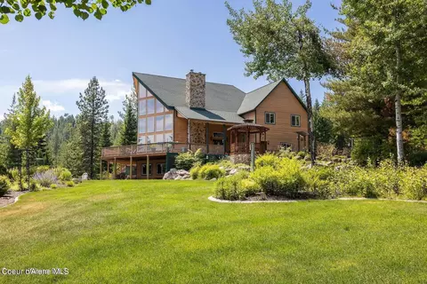 461 Paradise Ln, Pinehurst, ID 83850