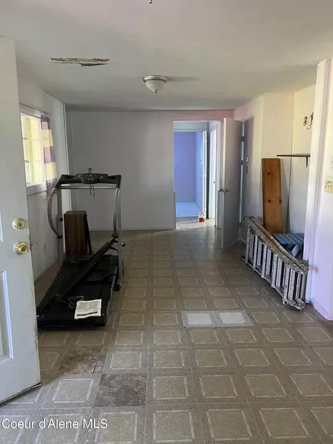 208 Maple Ave, Pinehurst, ID 83850 photo 3