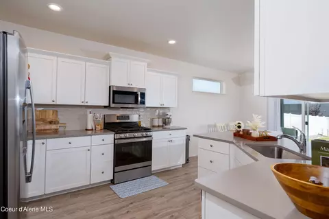 Kitchen - 3858 N June Bug St, Post Falls, ID 83854 photo 3 of 6