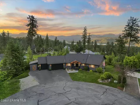 19017 W Sweetbrier Ct, Hauser, ID 83854