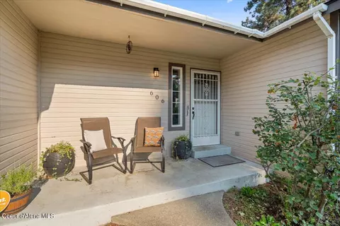 Exterior - 606 S Division, Pinehurst, ID 83850 photo 4 of 9