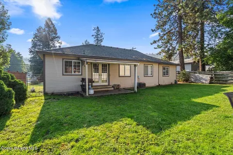 Exterior - 606 S Division, Pinehurst, ID 83850 photo 6 of 9