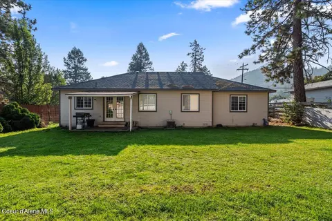Exterior - 606 S Division, Pinehurst, ID 83850 photo 7 of 9