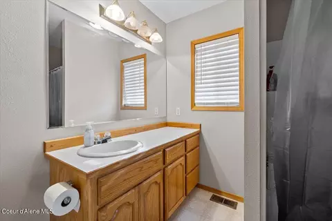 Bath - 606 S Division, Pinehurst, ID 83850 photo 2 of 2