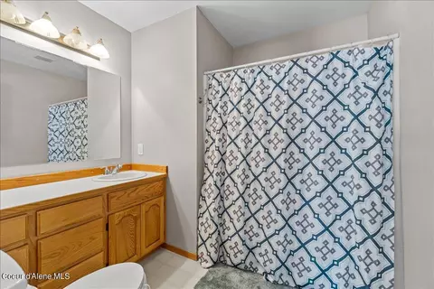 Bath - 606 S Division, Pinehurst, ID 83850 photo 1 of 2