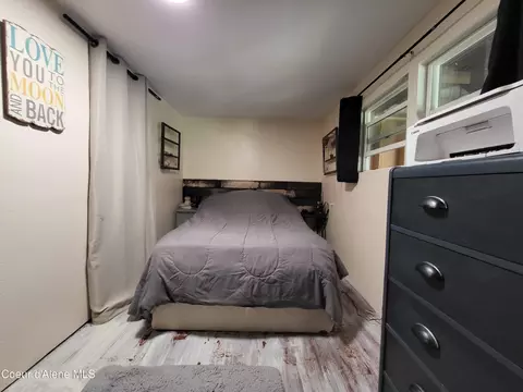 Bedroom - 531 S Sunset Ter, Harrison, ID 83833 photo 1 of 2