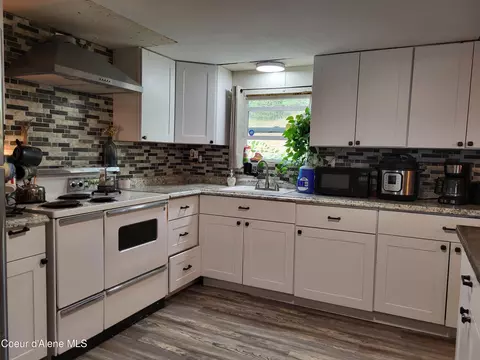 Kitchen - 531 S Sunset Ter, Harrison, ID 83833 photo 1 of 2