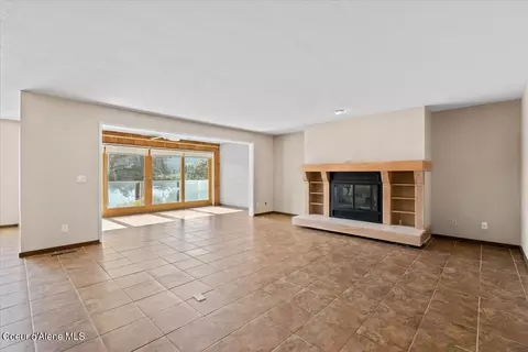 Living - 212 E 1st Ave # 3, Post Falls, ID 83854 photo 1 of 4