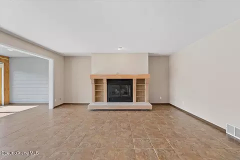 Living - 212 E 1st Ave # 3, Post Falls, ID 83854 photo 2 of 4