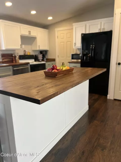 8436 W Park Loop, Rathdrum, ID 83858