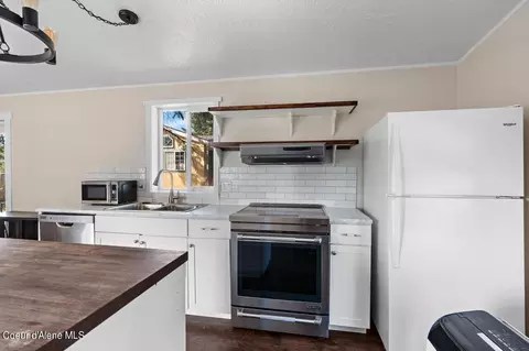 Kitchen - 100 E Walrose Loop, Hayden, ID 83835 photo 2 of 2