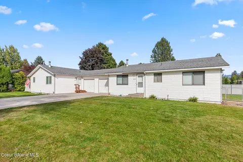 10024 N Hillview Dr, Hayden, ID 83835