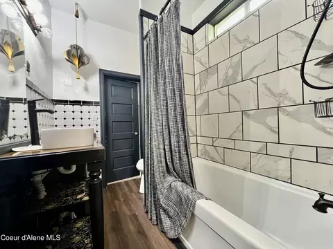 Bath - 166 King St, Wallace, ID 83873 photo 2 of 2