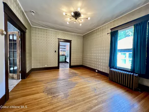 Living - 166 King St, Wallace, ID 83873 photo 3 of 5