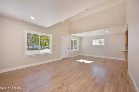 407 W Mullan Ave, Kellogg, ID 83837 photo 9