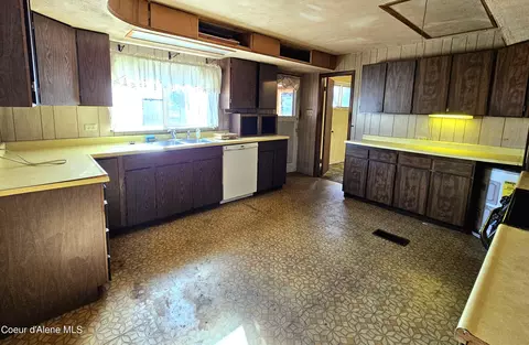 Kitchen - 402 E 3rd Ave, Clark Fork, ID 83811 photo 2 of 4