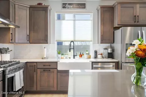 Kitchen - 1049 E Percival Ave, Post Falls, ID 83854 photo 3 of 5