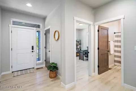 Entry Way - 1049 E Percival Ave, Post Falls, ID 83854 photo 1 of 2