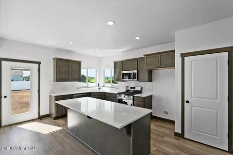 Kitchen - 2779 E Cinder Ave, Post Falls, ID 83854 photo 2 of 4