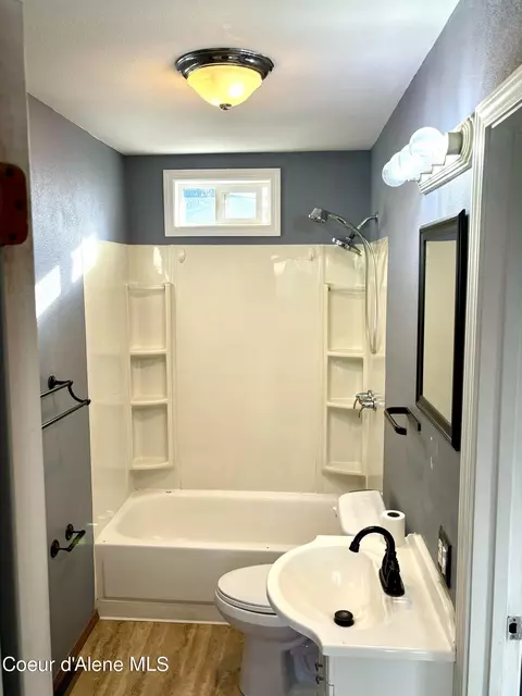 Bath - 204 Portland Ave, Kellogg, ID 83837 photo 1 of 3