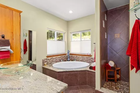 Bath - 16145 W Nelson Loop Rd, Rathdrum, ID 83858 photo 1 of 5
