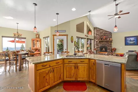 Kitchen - 16145 W Nelson Loop Rd, Rathdrum, ID 83858 photo 4 of 6