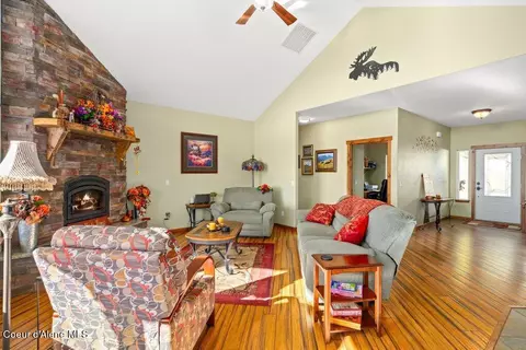Living - 16145 W Nelson Loop Rd, Rathdrum, ID 83858 photo 3 of 4