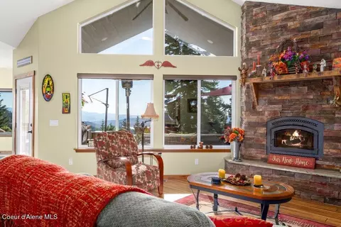 Living - 16145 W Nelson Loop Rd, Rathdrum, ID 83858 photo 2 of 4