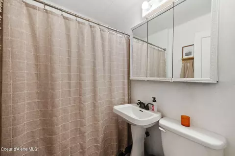 Bath - 357 N Henry St, Post Falls, ID 83854 photo 1 of 1
