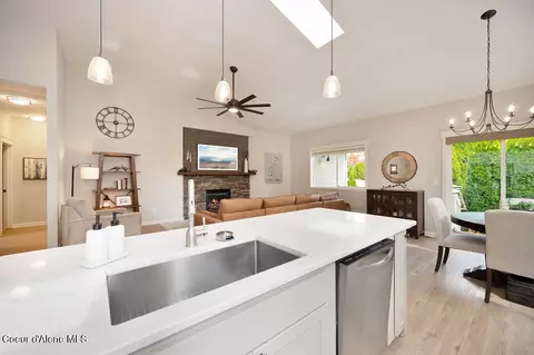 Kitchen - 307 S Riverside Harbor Dr, Post Falls, ID 83854 photo 5 of 9