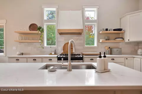 Kitchen - 307 S Riverside Harbor Dr, Post Falls, ID 83854 photo 4 of 9