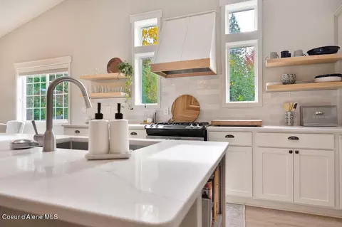 Kitchen - 307 S Riverside Harbor Dr, Post Falls, ID 83854 photo 7 of 9