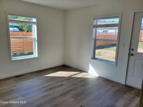 Living - 620 E Mountain View Dr, Sandpoint, ID 83864 photo 2 of 4