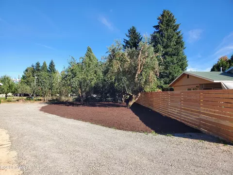 Exterior - 620 E Mountain View Dr, Sandpoint, ID 83864 photo 2 of 10