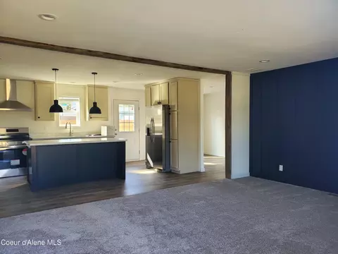 Living - 620 E Mountain View Dr, Sandpoint, ID 83864 photo 4 of 4