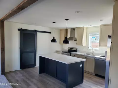 Kitchen - 620 E Mountain View Dr, Sandpoint, ID 83864 photo 3 of 4