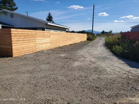 Exterior - 620 E Mountain View Dr, Sandpoint, ID 83864 photo 4 of 10