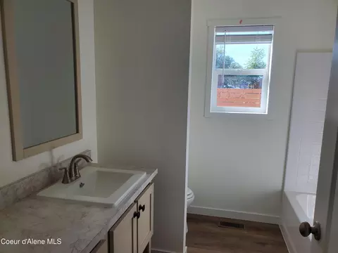 Bath - 620 E Mountain View Dr, Sandpoint, ID 83864 photo 1 of 3